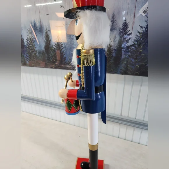 Nutcracker Soldier 2 1/2 Foot Tall - Picture 9 of 11